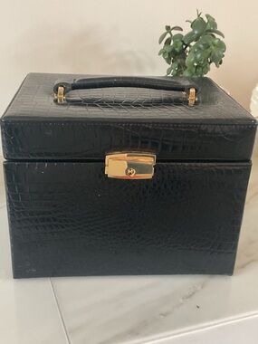 Black Vinyl  Croc-Embossed Jewelry Box with Handle